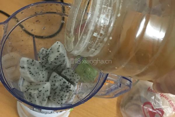 火龙果汁的做法图解3