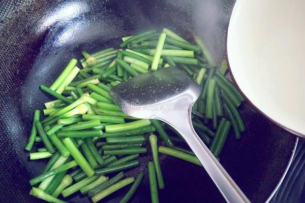蒜苔炒鸡蛋的做法图解6