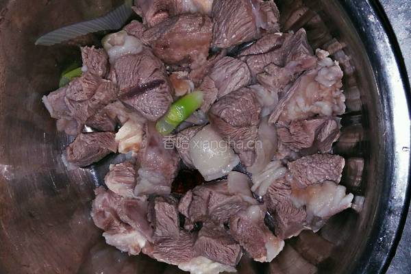 黄芪羊肉胡萝卜汤的做法图解7