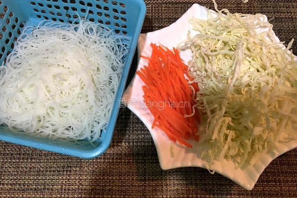 粉丝炒包菜的做法图解2