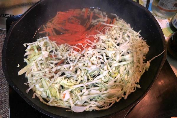 粉丝炒包菜的做法图解3