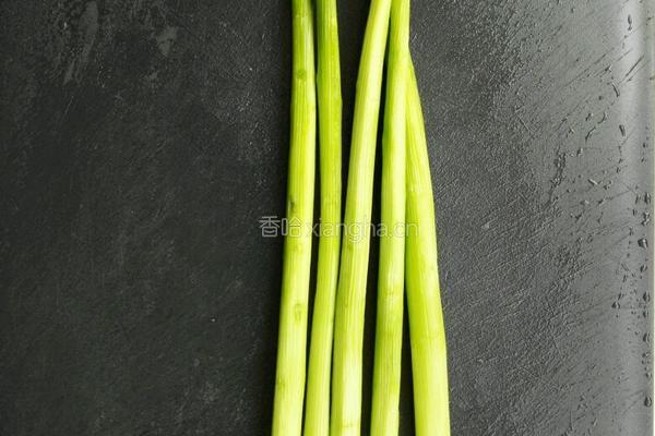 瑶柱溜芦笋的做法图解2
