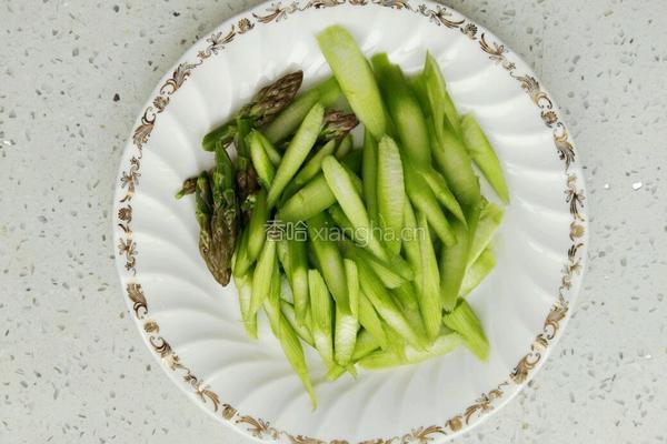 瑶柱溜芦笋的做法图解3