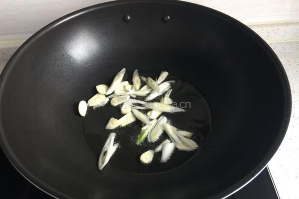 葱爆双耳的做法图解3