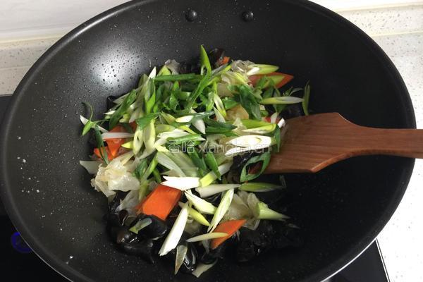 葱爆双耳的做法图解7