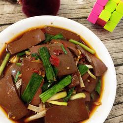 青蒜烧鸭血的做法[图]