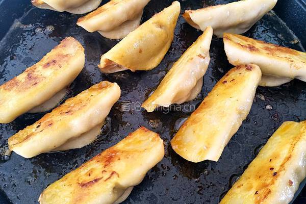 猪肉芹菜大葱馅煎饺的做法图解19