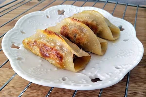 猪肉芹菜大葱馅煎饺的做法图解21