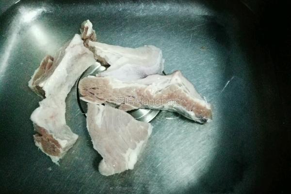 白萝卜炖牛腩的做法图解1