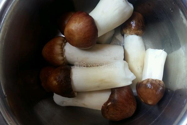松茸鸡汤的做法图解2