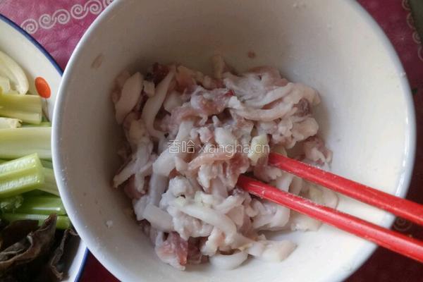 芹菜炒肉丝的做法图解2