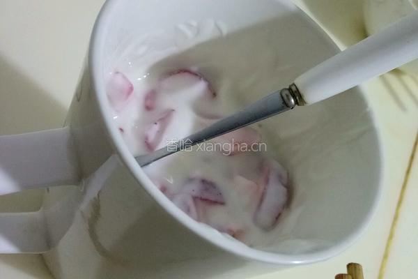 草莓粒酸奶的做法图解4