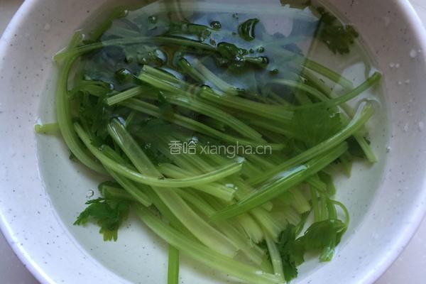 肉丝炝香芹的做法图解7