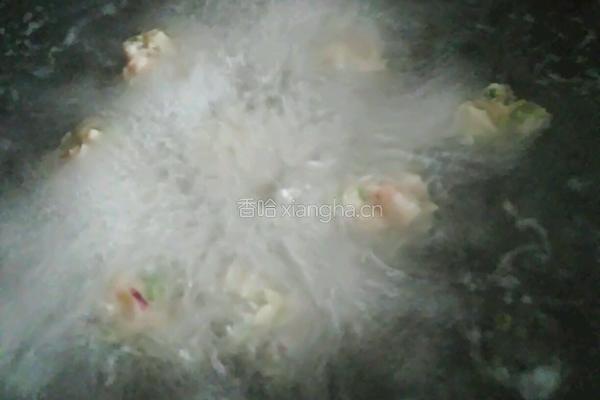 氽白菜肉丸的做法图解3