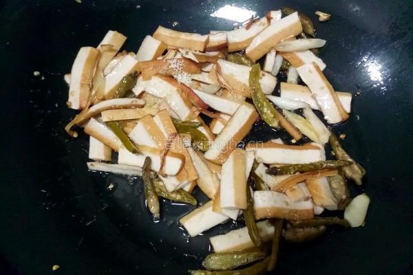 蒲海椒炒豆干的做法图解5