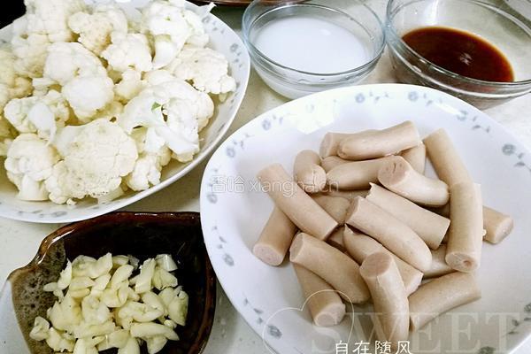红烩花菜泥肠的做法图解1