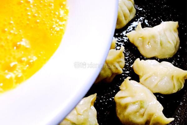 抱蛋煎芹菜猪肉饺的做法图解12
