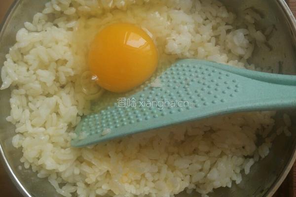 金黄蛋炒饭的做法图解1