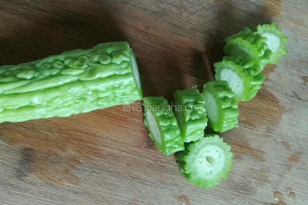 苦瓜酿肉的做法图解1