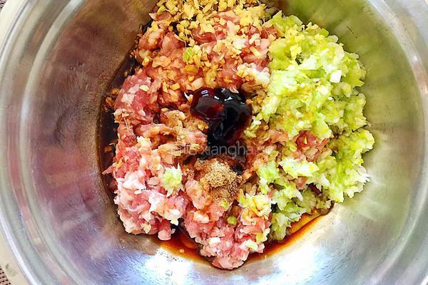 白菜肉卷的做法图解2