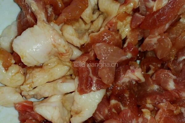蒜苔炒腿肉的做法图解2