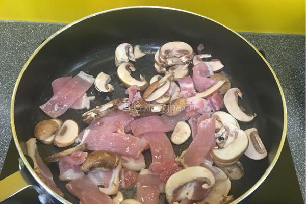 培根蘑菇意面的做法图解9