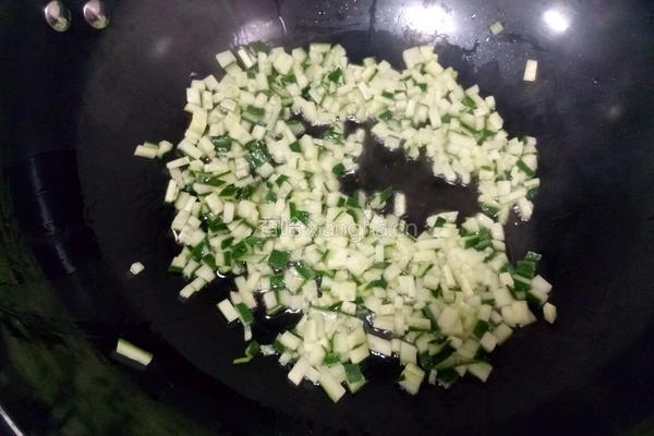 黄豆芽黄瓜炒饭的做法图解6
