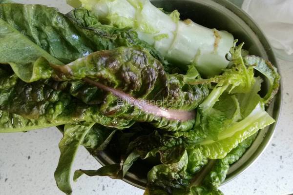 莴笋叶蘸肉酱的做法图解1