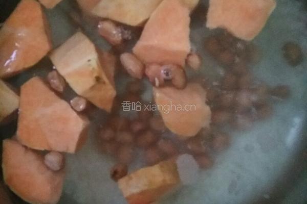 花生红薯粥的做法图解2