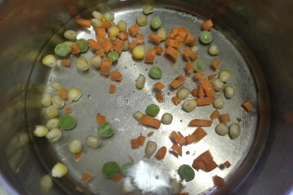 虾仁五彩炒饭的做法图解4