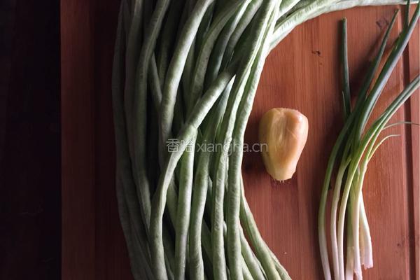 长缸豆肉丁焖饭的做法图解2