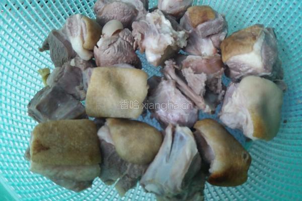 家常当归羊肉滋补汤的做法图解3