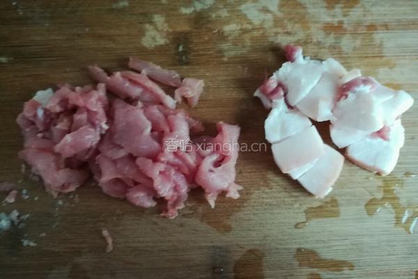 洋葱木耳炒肉的做法图解2