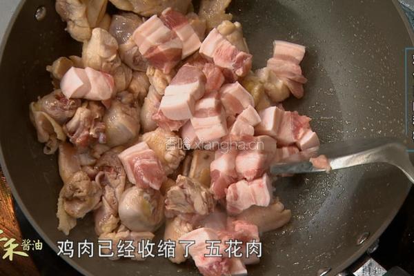 CCTV7食尚大转盘 山蘑菇炖柴鸡的做法图解2