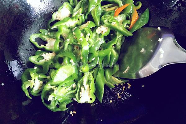 辣椒炒鸡蛋的做法图解6