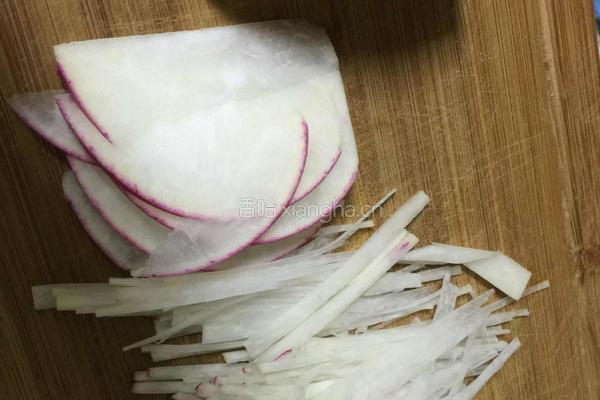 牛肉丸子萝卜汤的做法图解2