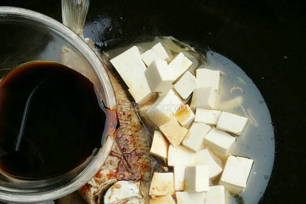 红烧鲫鱼豆腐的做法图解10