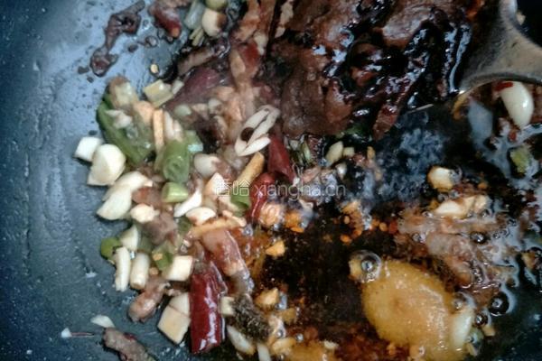 酱炖小鱼土豆条的做法图解7