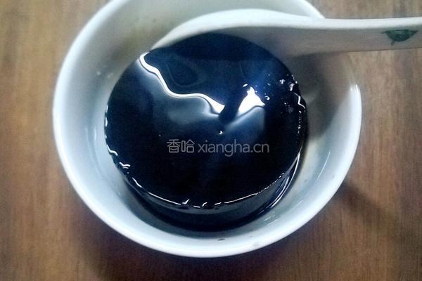 牛奶龟苓膏的做法图解2