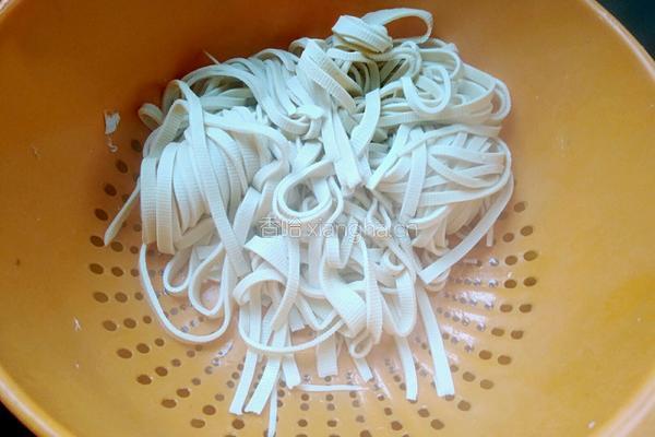 素炒豆腐皮的做法图解5