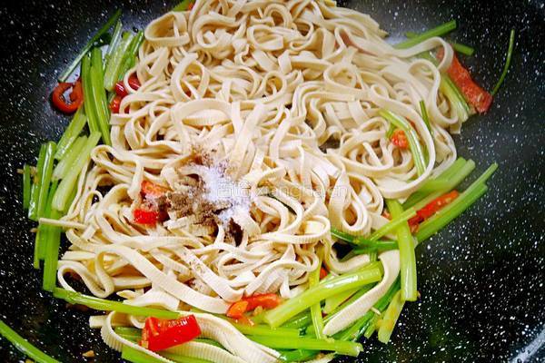 素炒豆腐皮的做法图解11