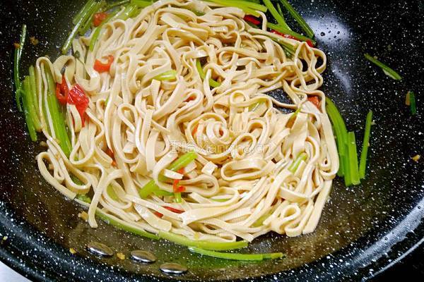 素炒豆腐皮的做法图解14