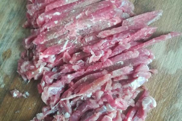 芋头丝炒牛肉的做法图解1