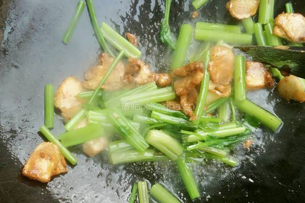 芹菜红椒炒肉片的做法图解8