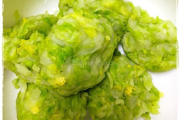 白菜香菇猪肉饺子的做法图解2
