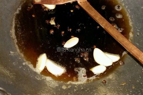 腊肉煮鳝鱼的做法图解1
