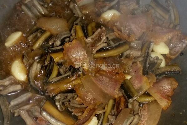 腊肉煮鳝鱼的做法图解3