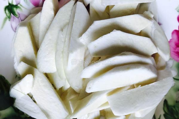 孜然茭白炒肉片的做法图解1