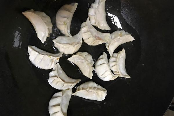 煎饺的做法图解2