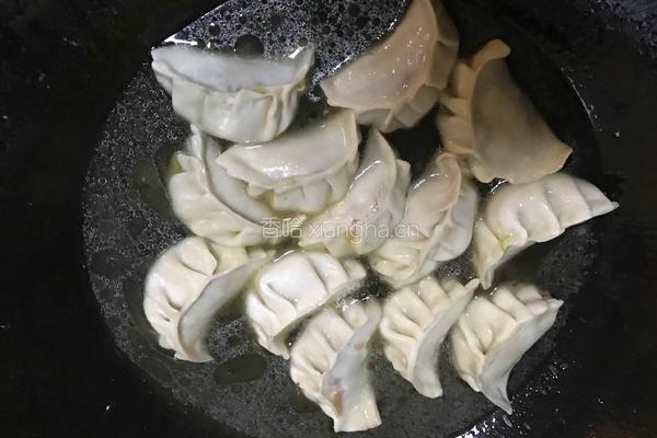煎饺的做法图解3